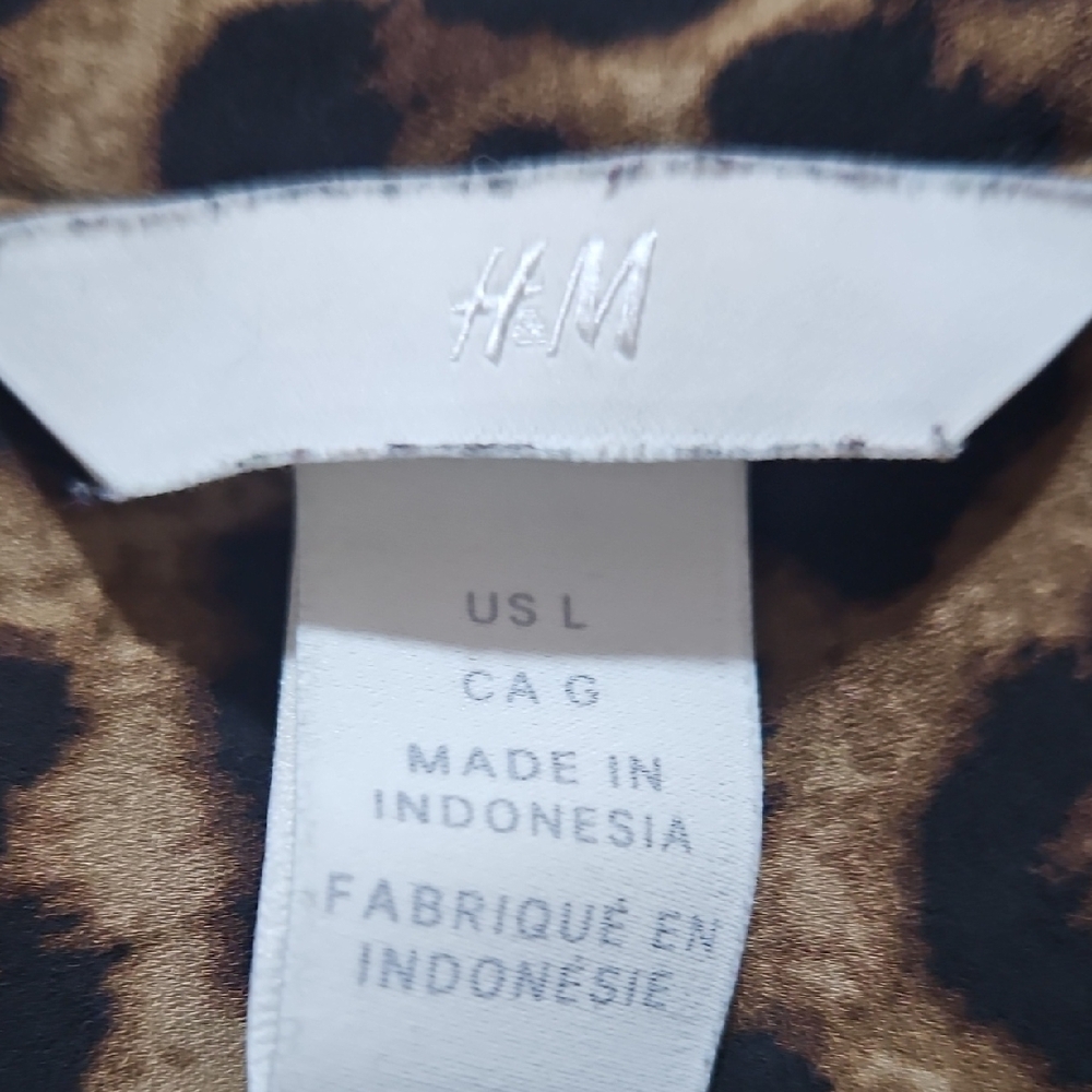 H&M Leopard Print Button-Down Shirt - Brown & Black - Picture 2 of 3